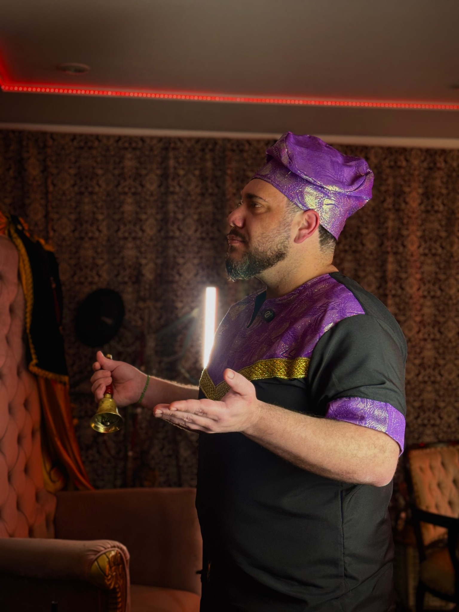 Pai Wesley durante trabalho espiritual no Templo